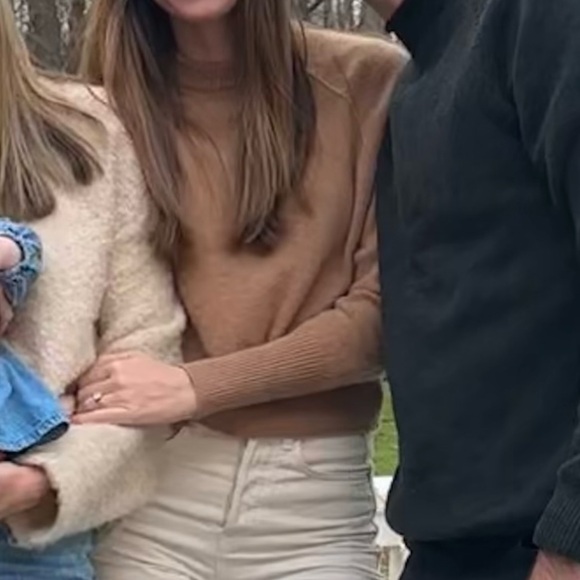 Aritzia Cashmere Sweater - The Group Babaton - Picture 4 of 10